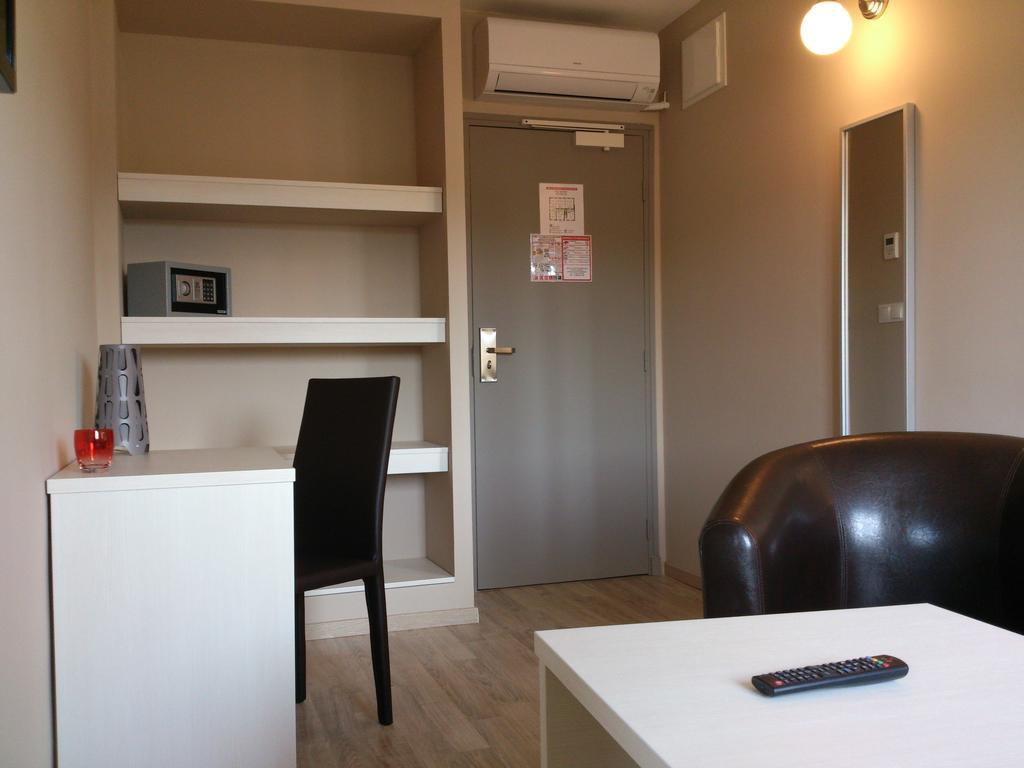Hotel Les Petits Oreillers Saint-Martin-dʼArdèche الغرفة الصورة