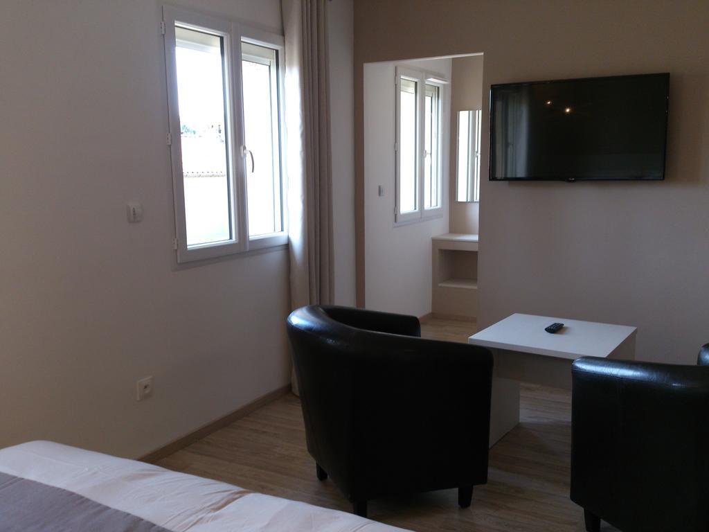 Hotel Les Petits Oreillers Saint-Martin-dʼArdèche الغرفة الصورة