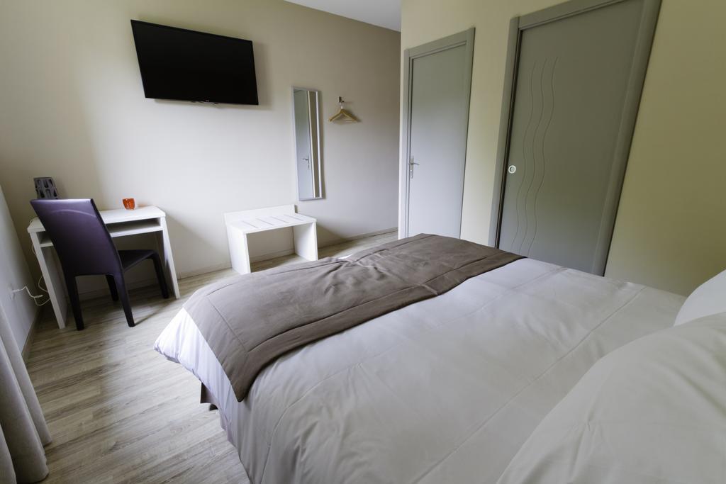 Hotel Les Petits Oreillers Saint-Martin-dʼArdèche الغرفة الصورة